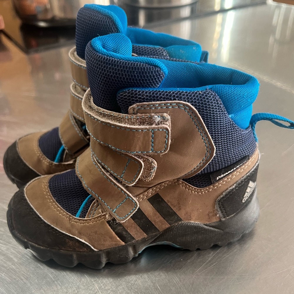 Adidas toddler snow boots size 9 1/2
